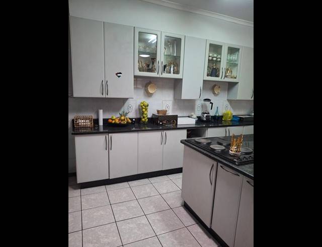 3 BEDROOM PROPERTY TO RENT IN GREENSIDE